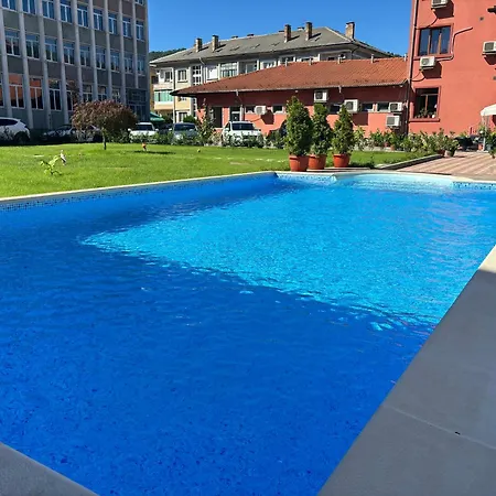 Hotell Rai 3*