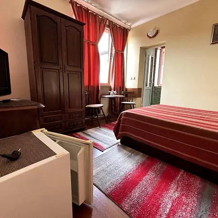 Rai Hotell Trjavna
