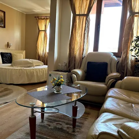 Rai Hotell Trjavna